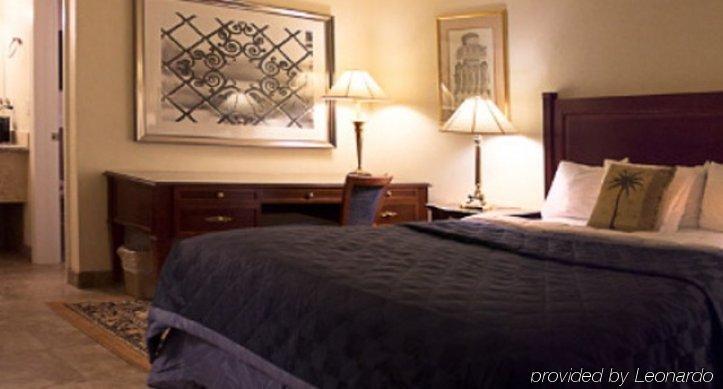 At - Pierce Hotel